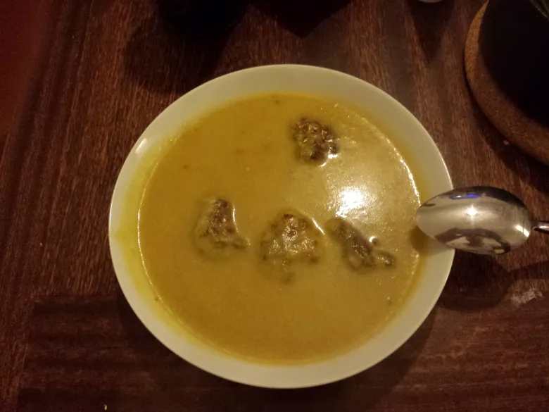 Grønsagssuppe med kødboller